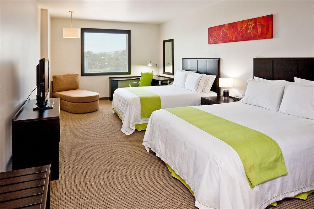 Holiday Inn Express Guadalajara Iteso By Ihg Zapopan Room photo