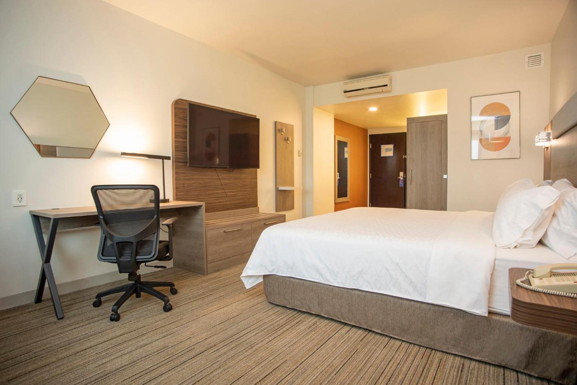 Holiday Inn Express Guadalajara Iteso By Ihg Zapopan Exterior photo