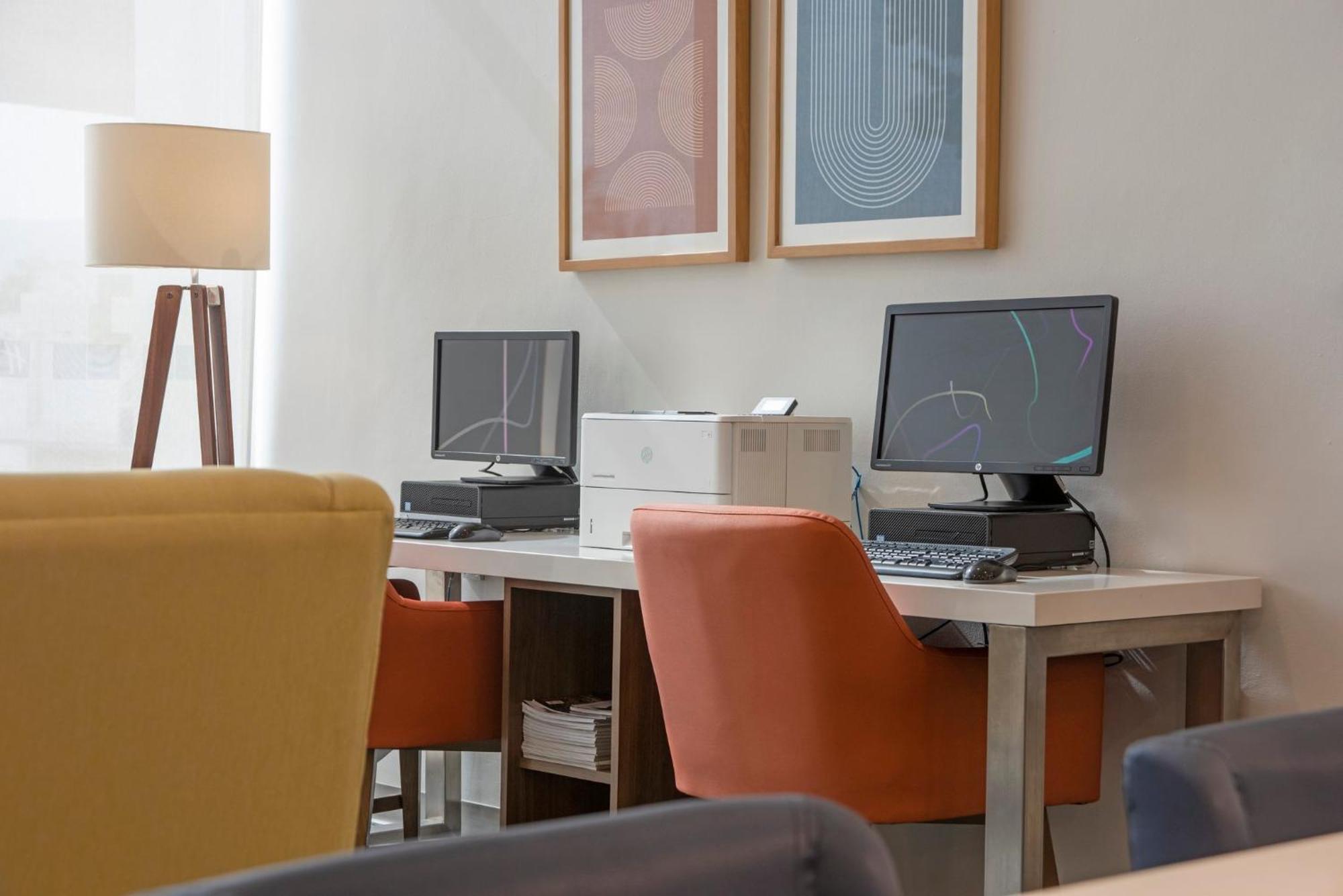 Holiday Inn Express Guadalajara Iteso By Ihg Zapopan Exterior photo