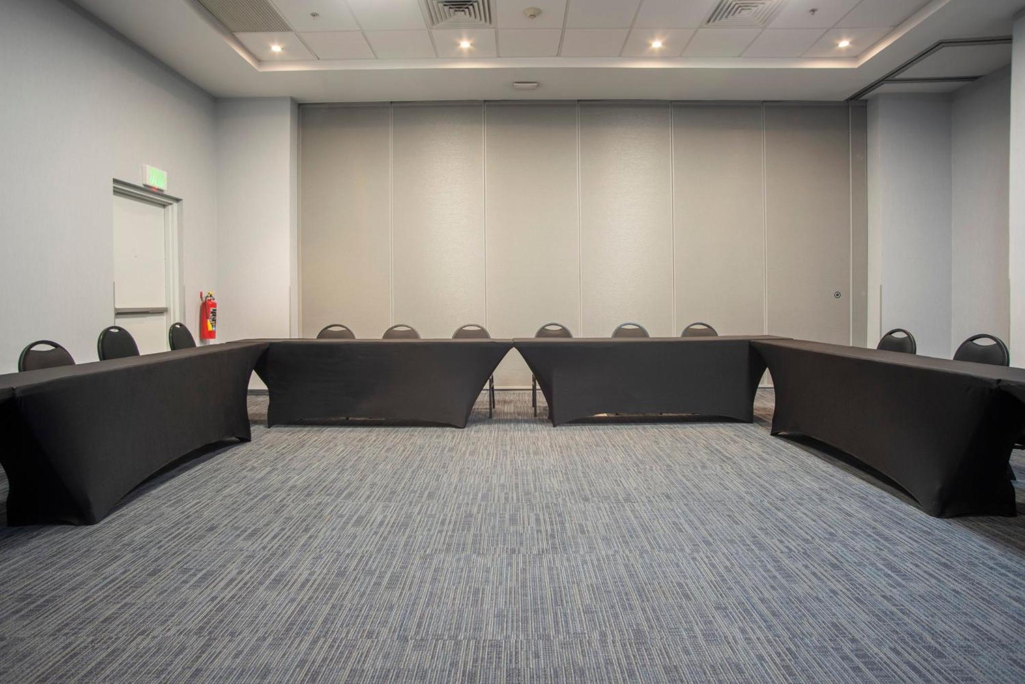 Holiday Inn Express Guadalajara Iteso By Ihg Zapopan Exterior photo