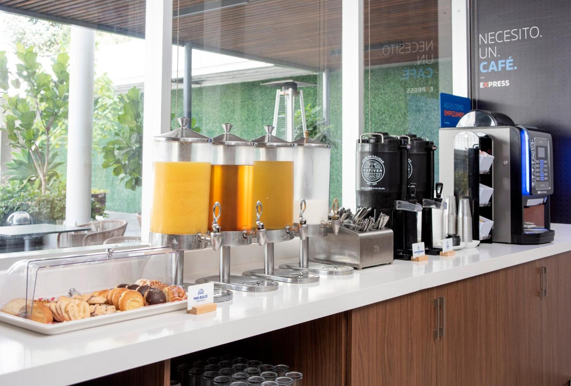 Holiday Inn Express Guadalajara Iteso By Ihg Zapopan Exterior photo