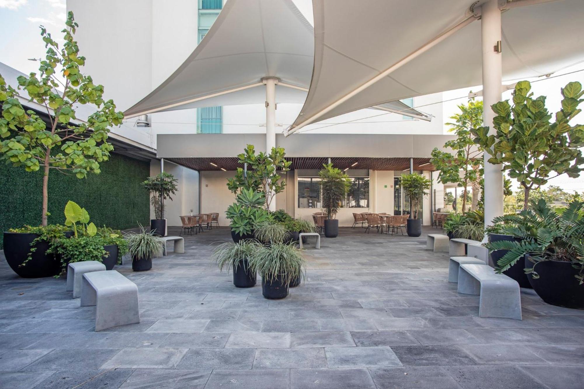 Holiday Inn Express Guadalajara Iteso By Ihg Zapopan Exterior photo