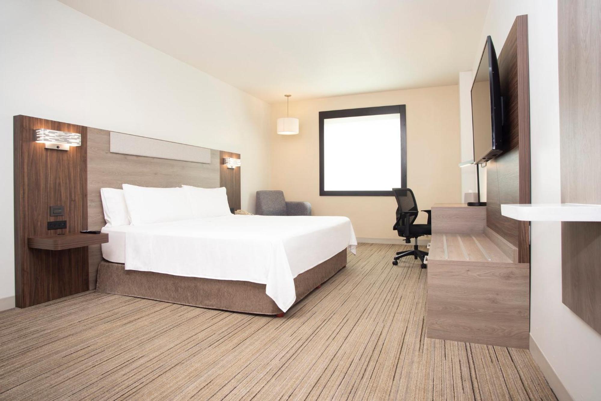 Holiday Inn Express Guadalajara Iteso By Ihg Zapopan Exterior photo